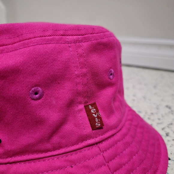 Levi's X Peanut Reversible Unisex Bucket Hat - Picture 3 of 6